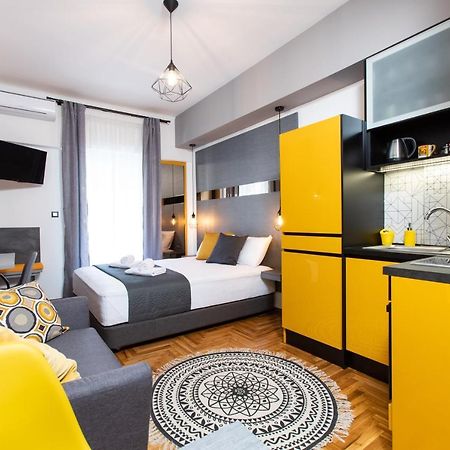 Downtown Luxury Boutique Suites : The Yellow Suite Thessaloniki Exterior photo