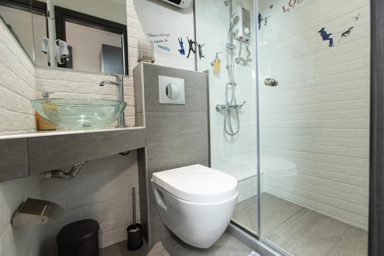 Downtown Luxury Boutique Suites : The Yellow Suite Thessaloniki Exterior photo