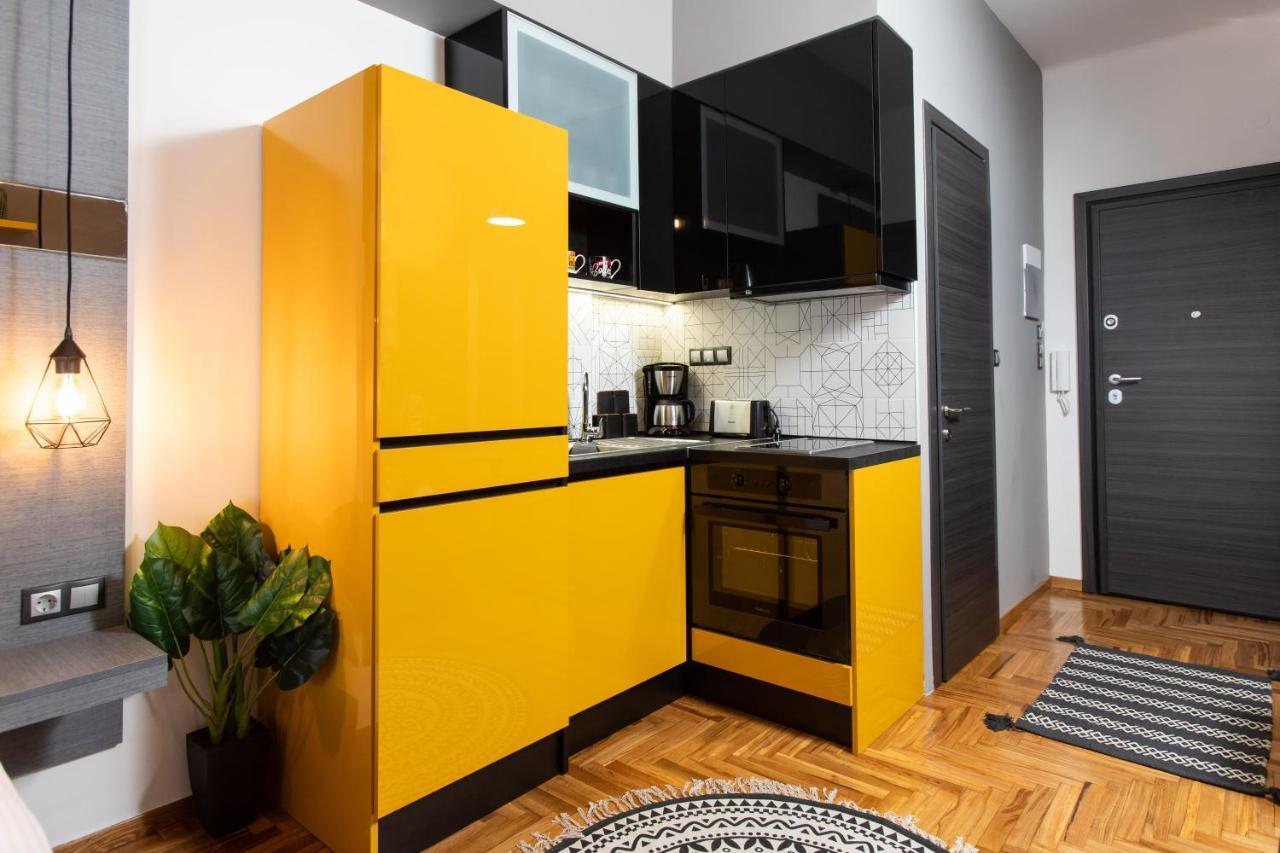 Downtown Luxury Boutique Suites : The Yellow Suite Thessaloniki Exterior photo