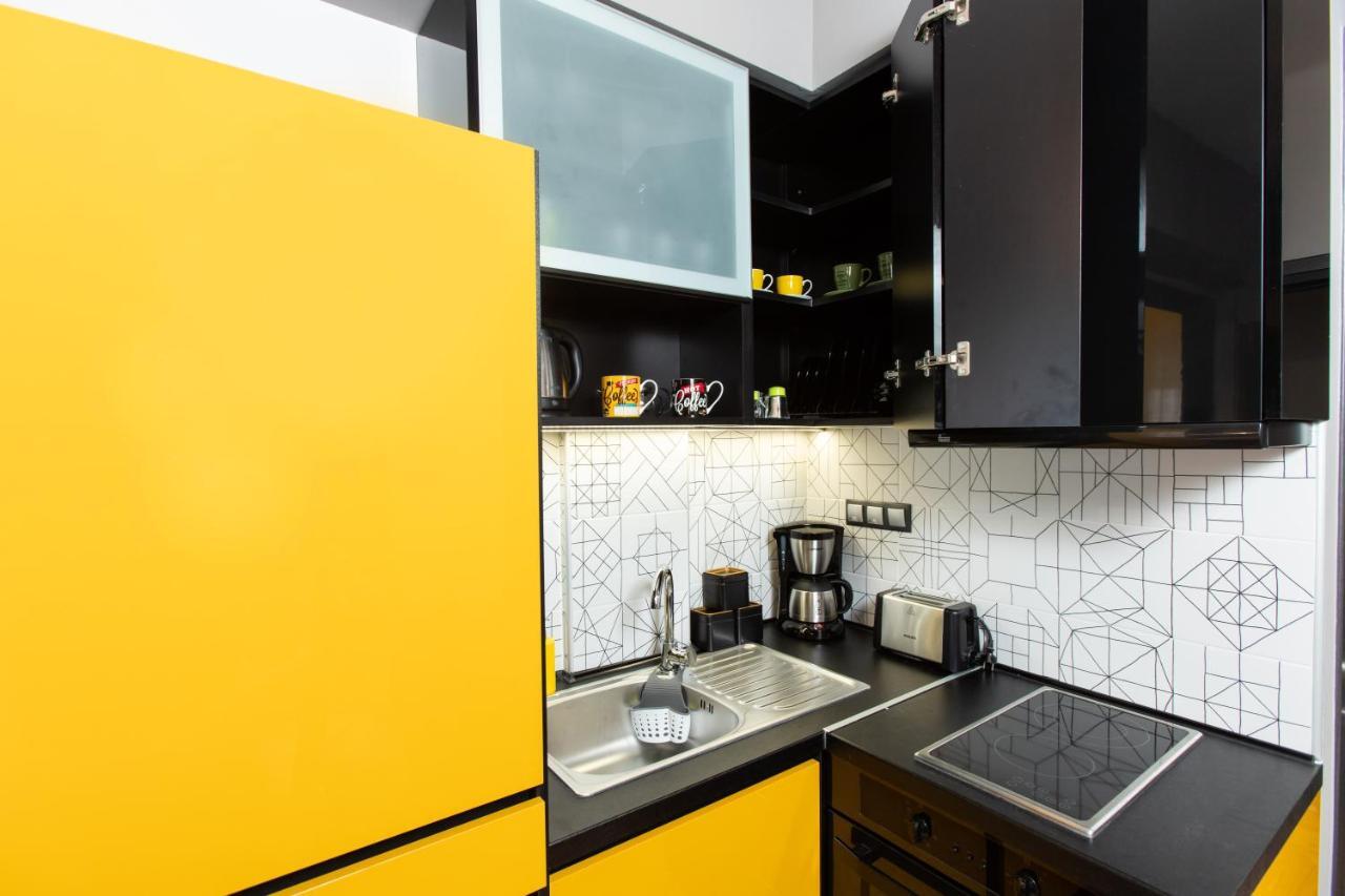 Downtown Luxury Boutique Suites : The Yellow Suite Thessaloniki Exterior photo