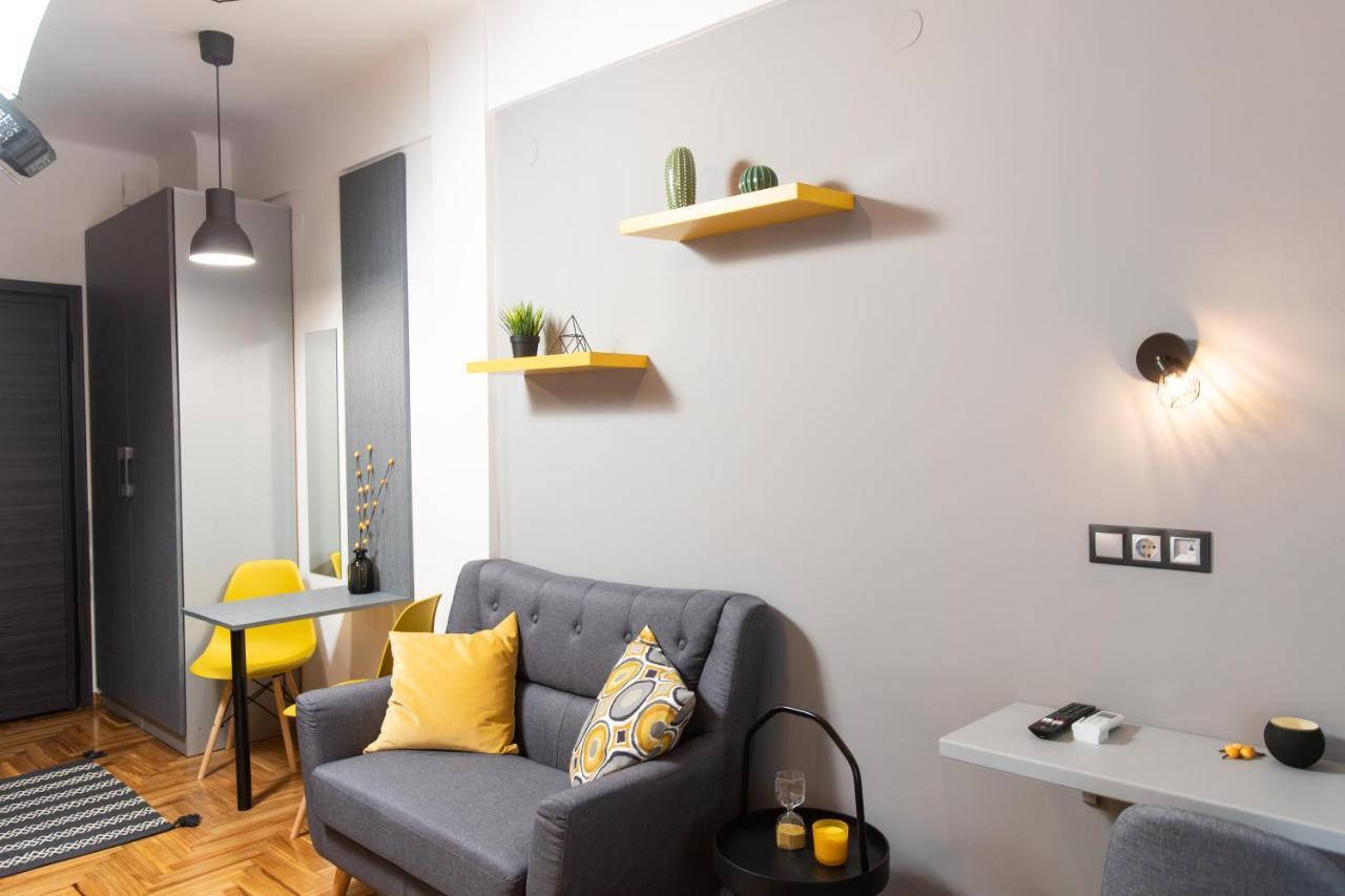 Downtown Luxury Boutique Suites : The Yellow Suite Thessaloniki Exterior photo